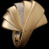Medium asymmetrical ring A750/1000 yellow brushed gold 