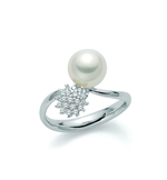 750/1000 gold ring, diamonds, pearl